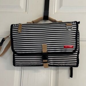 Skip Hop Pronto Black/White Stripe Signature Portable Changing Mat.  In EUC!
